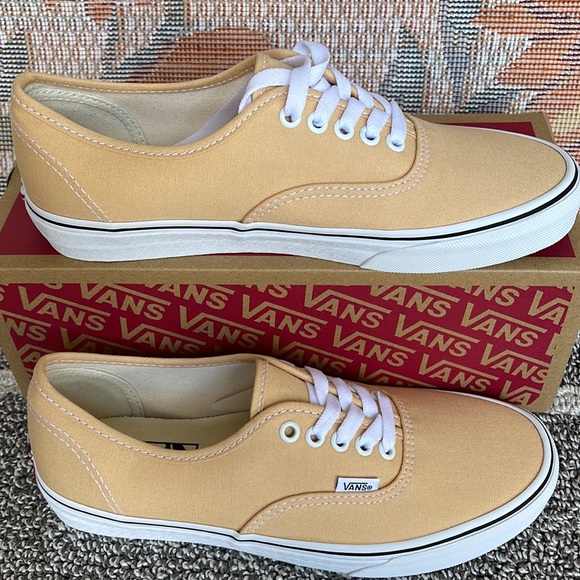 Vans WMNS Authentic
Color Theory Honey Peach
VN0A5KS9BLP
Sneakers - Picture 2 of 16